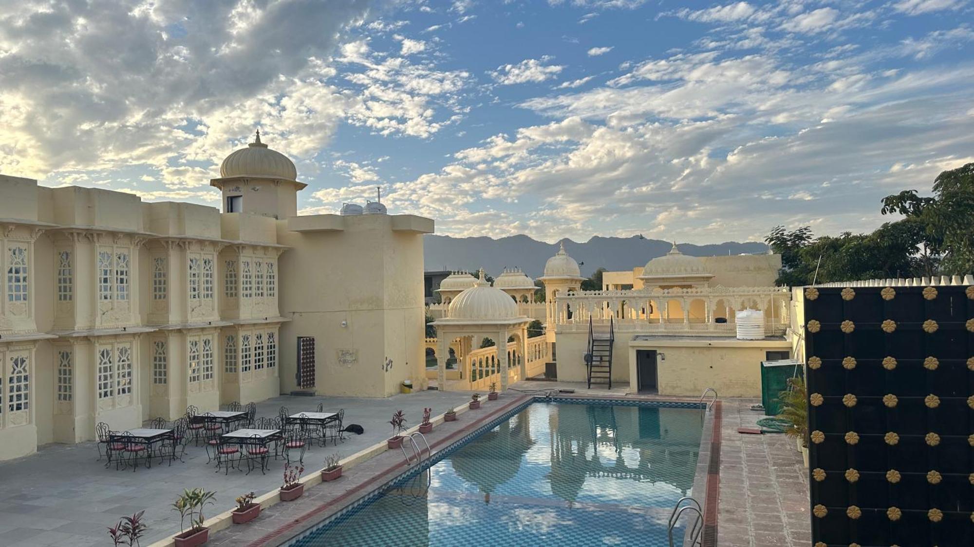 The Burj Resort Luxurious Stay Udajpur Exteriér fotografie